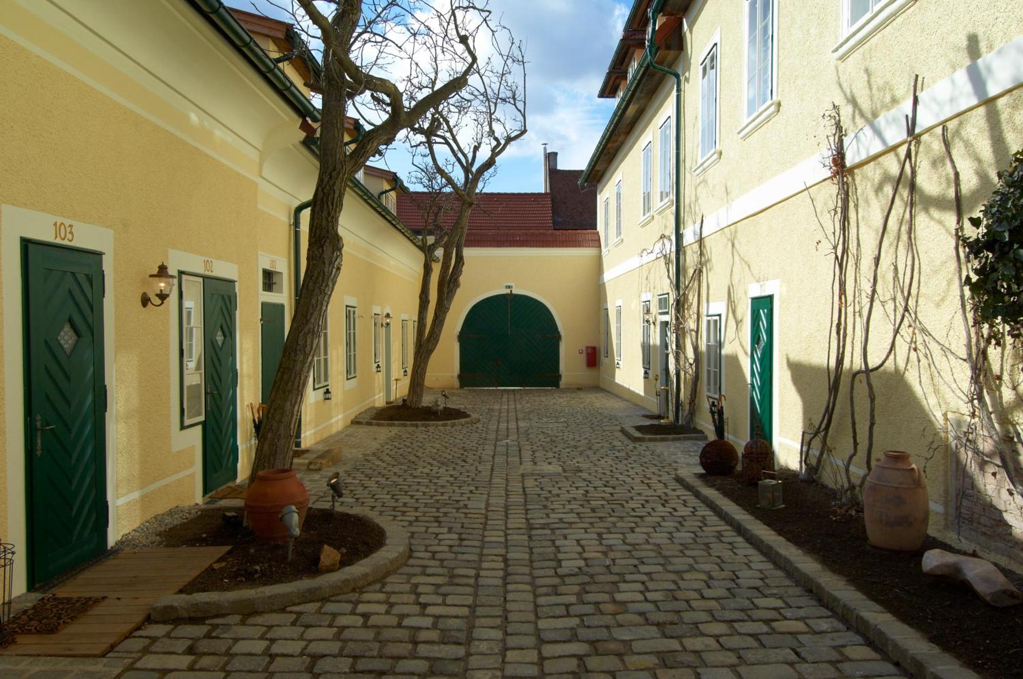Hotel Landhaus Moserhof Gumpoldskirchen Esterno foto